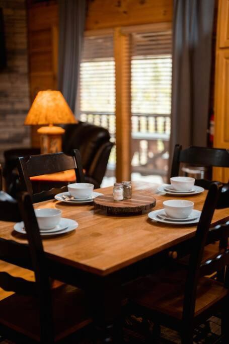 2-Bedroom Cabin With 2 Master Suites, Loft, Half-Bath And Hot Tub In A Serene Resort Setting Sevierville Zewnętrze zdjęcie