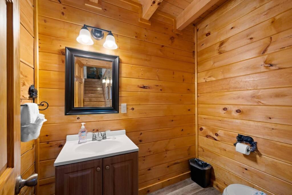 2-Bedroom Cabin With 2 Master Suites, Loft, Half-Bath And Hot Tub In A Serene Resort Setting Sevierville Zewnętrze zdjęcie