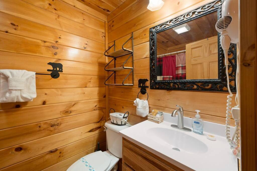 2-Bedroom Cabin With 2 Master Suites, Loft, Half-Bath And Hot Tub In A Serene Resort Setting Sevierville Zewnętrze zdjęcie